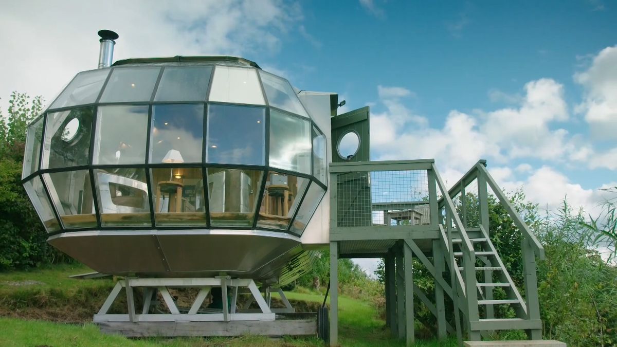 Za pouhých deset dní postavili příbytek, který připomíná vzducholoď